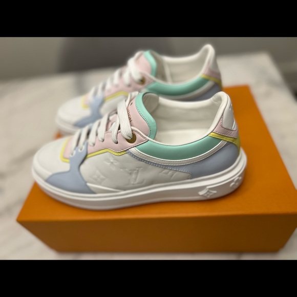 Time out LV sneakers - Picture 3 of 4